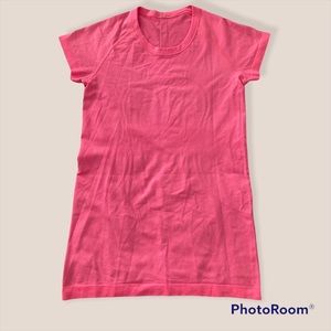 Lululemon bubblegum pink swiftly tech short sleeve, size 6